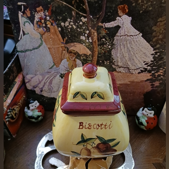 🏕🍎Vintage Biscotti🍪COOKIE JAR 🍱 VERY PRETTY,HAND PAINTED Ceramic. - Picture 5 of 11